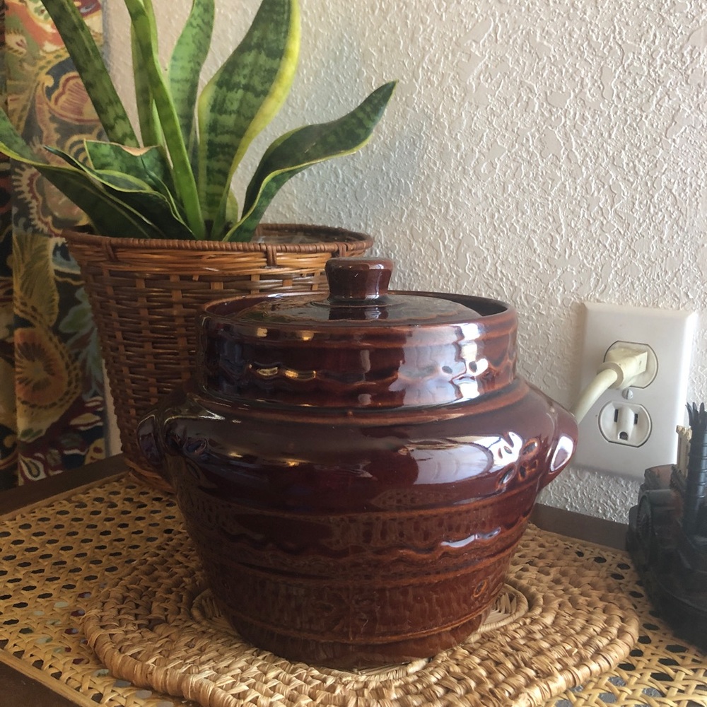 Mar-Crest Stoneware Daisy Dot Brown Bean Pot USA